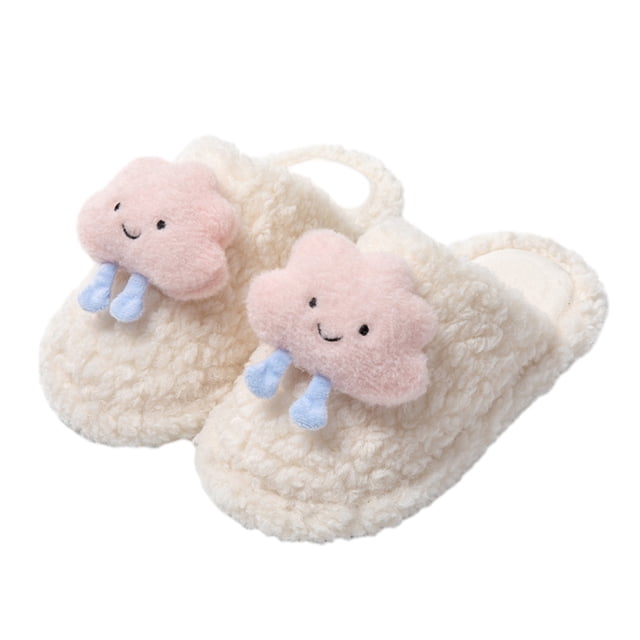 Penkiiy Pantoufles Chaudes pour Femmes, Conçues comme des Chaussons d'Intérieur en Peluche Duveteuse avec une Tige en Suède Blanc et une Semelle Plate en Plastique. Ces Pantoufles Décontractées pour Chambre à Coucher Présentent un Bout Rond et Sont Décorées d'Accent en Forme de Nuage Rose avec des Visages Souriants et des Détails Bleus Pendants. Parfaites pour l'Intérieur, Ces Sandales à Enfiler Doublées Confortables Procurent de la Chaleur, Antidérapantes et Idéales pour Se Détendre Ou pour des Contextes Décontractés à la Maison.