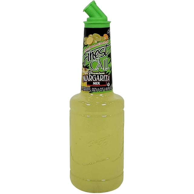 Finest Call Mélange pour Margarita dans une Bouteille de 1 Litre avec Bec Verseur Vert. l'Étiquette Présente des Images de lime et un Texte Soulignant Sa Qualité Supérieure. Ce Liquide Jaune-Vert vibrant Est Idéal pour Préparer des margaritas, des cocktails Ou comme Incontournable du Garde-Manger pour la Préparation de Boissons.