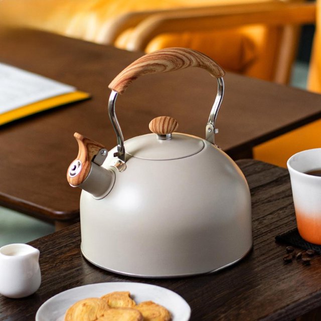Feltree Chiming Kettle 2.5L Capacity Beige Rattling Kettle Woodgrain Handle Excellent Quality Stainless Steel Open Flame Available