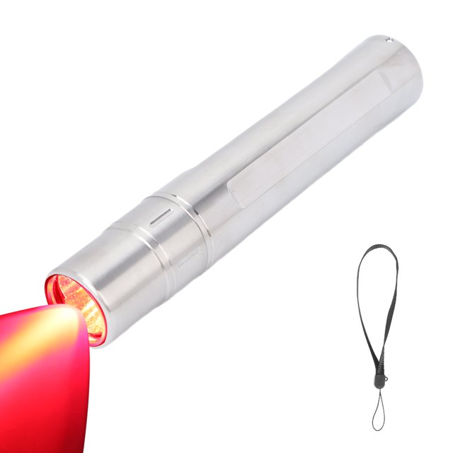 Appareil Portable de Luminothérapie à Lumière Rouge par Vobor-CA, Doté d'Un Corps en Acier Inoxydable et d'Un design compact et Cylindrique. Émet des Bandes d'Ondes Lumineuses de 630 Nm, 660 Nm et 850 Nm pour la Photothérapie, Favorisant le Métabolisme Cellulaire et Favorisant la circulation Sanguine. Comprend une Dragonne Détachable pour la Portabilité et la Commodité.
