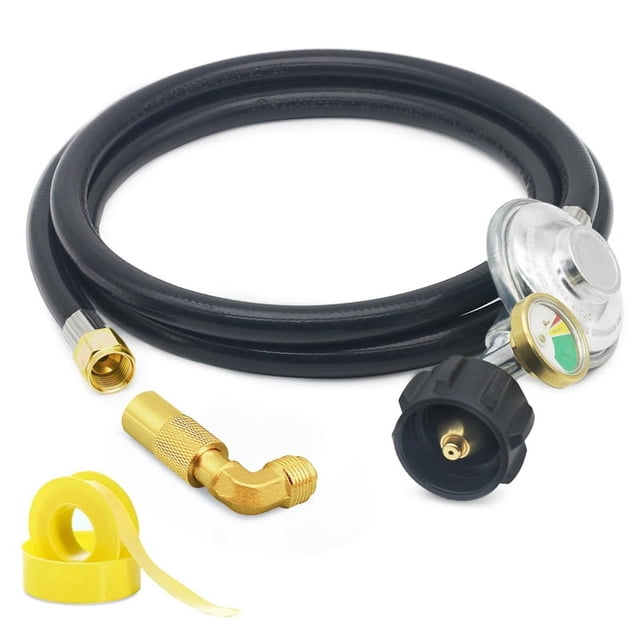 Boyau Régulateur de Propane de 6 Pi avec Jauge, Conçu avec un Boyau en PVC Noir durable, Adaptateur de Coude à 90 Degrés en Laiton Massif et Cadran Lumineux de Niveau de Gaz pour Surveiller les Niveaux de Propane. Compatible avec les Plaques de Cuisson de Table Blackstone de 17 Po et de 22 Po et Autres Grils avec Évasement Mâle de 3/8 Po. Comprend un Ruban Jaune pour des Raccords Sécuritaires au Réservoir de Propane.