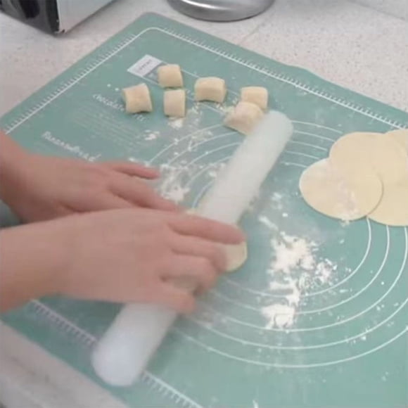 Food Grade Plastic Rolling Pin, Multifunctional Kitchen Tool for Dough Baking, Non-Stick Easy Clean, Lightweight Grip, Includes 1 Rolling Pin