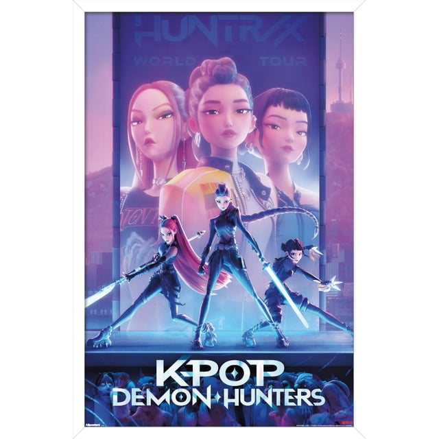Netflix KPop Demon Hunters (2025) - Affiche Murale sur une Feuille, 14,725 Pouces x 22,375 Pouces Encadrée Représentant Trois Chasseuses Futuristes de Démons en poses Dynamiques Tenant des Épées Lumineuses et des Armes sur une Scène. un Grand Panneau d'Affichage Numérique derrière Eux Montre Trois Autres Personnages avec le Texte « Huntrx WORLD TOUR ». l'Affiche Présente des Couleurs Néon, une skyline de Ville et une silhouette de Foule, Alliant