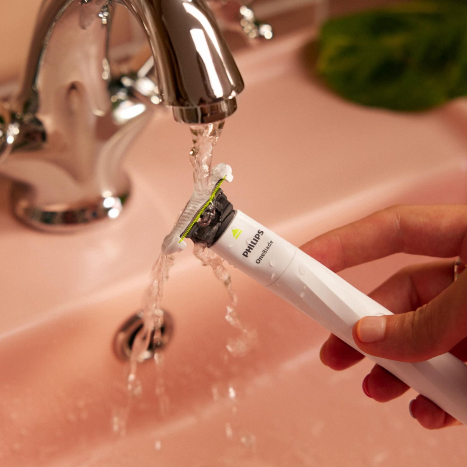 OneBlade Intimate Handle, easy & skin friendly intimate shave