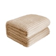 thumbnail image 2 of Couverture Raschel Douce et Épaisse à Double Couche, un Incontournable pour Se Réchauffer en Hiver, Convient aux Lits, aux Sofas et à d'Autres Scènes, Offrant un Confort Ultime, 2 of 6