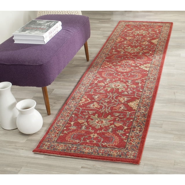 Safavieh Mahal Bentley Tapis à Bordure Florale avec motifs Floraux Persans Classiques en Rouge avec une Bordure Détaillée, Posé sur un Plancher de Bois Clair à Côté d'Un Banc Rembourré Violet et de vases en Céramique Blancs, Conçu pour la Durabilité dans les Zones à Fort Passage et Adapté pour Ajouter un style Traditionnel aux Intérieurs de la Maison.