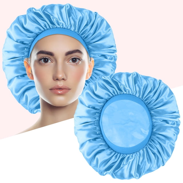 Riforla Bonnet en Satin Bonnet en Soie Bonnet de Nuit pour Femmes, Montré dans une Couleur Bleue Vibrante. le Bonnet en Satin Extra-Grand, Réversible et Ajustable Est Conçu pour des Soins Capillaires Bouclés et Naturels. l'Image Affiche la Bande Fine Élastique du Bonnet pour un Ajustement Confortable et Son design Spacieux Convient aux Cheveux Longs Ou Épais. le Bonnet Est Idéal pour Réduire les Frisottis des Cheveux pendant le Sommeil et Peut Aussi Être Utilisé comme Couvre-Chef. l'Arrière-plan Est un Dégradé Rose Doux.