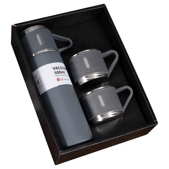 Dvkptbk Bouteille d'Eau Isolée Ensemble d'Isolation Exquis, Combinaison de Qualité et de Praticité Essentiels de Voyage. l'Ensemble Comprend une Bouteille d'Eau Grise de 500 ml à Isolation sous Vide et Deux Tasses Grises Assorties avec accents en Acier Inoxydable, le Tout Soigneusement Disposé dans une Boîte Noire. Conçu avec une Isolation sous Vide en Acier Inoxydable à Double Couche, Il Garde les Boissons Chaudes jusqu'à 6 Heures et Froides jusqu'à 12 Heures. les Tasses Comportent des Poignées et un design de Filtre pour une Utilisation Pratique, le Rendant Idéal pour les Voyages, les Activités de Plein Air Ou l'Usage au Bureau