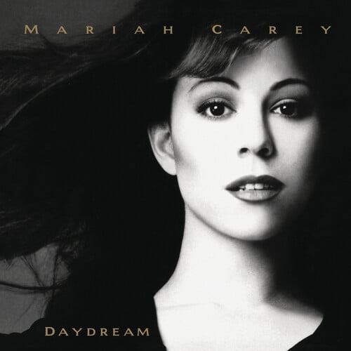 Pochette d'Album Vinyle LP Daydream Mettant en Vedette Mariah Carey. le design Monochrome Met en Valeur des Cheveux Fluides et un Texte Doré Audacieux Affichant le Nom de l'Artiste et le Titre de l'Album. le Pressage Vinyle Limité Comprend le Téléchargement Numérique. Classé dans la Catégorie Musique rap et Hip-Hop.