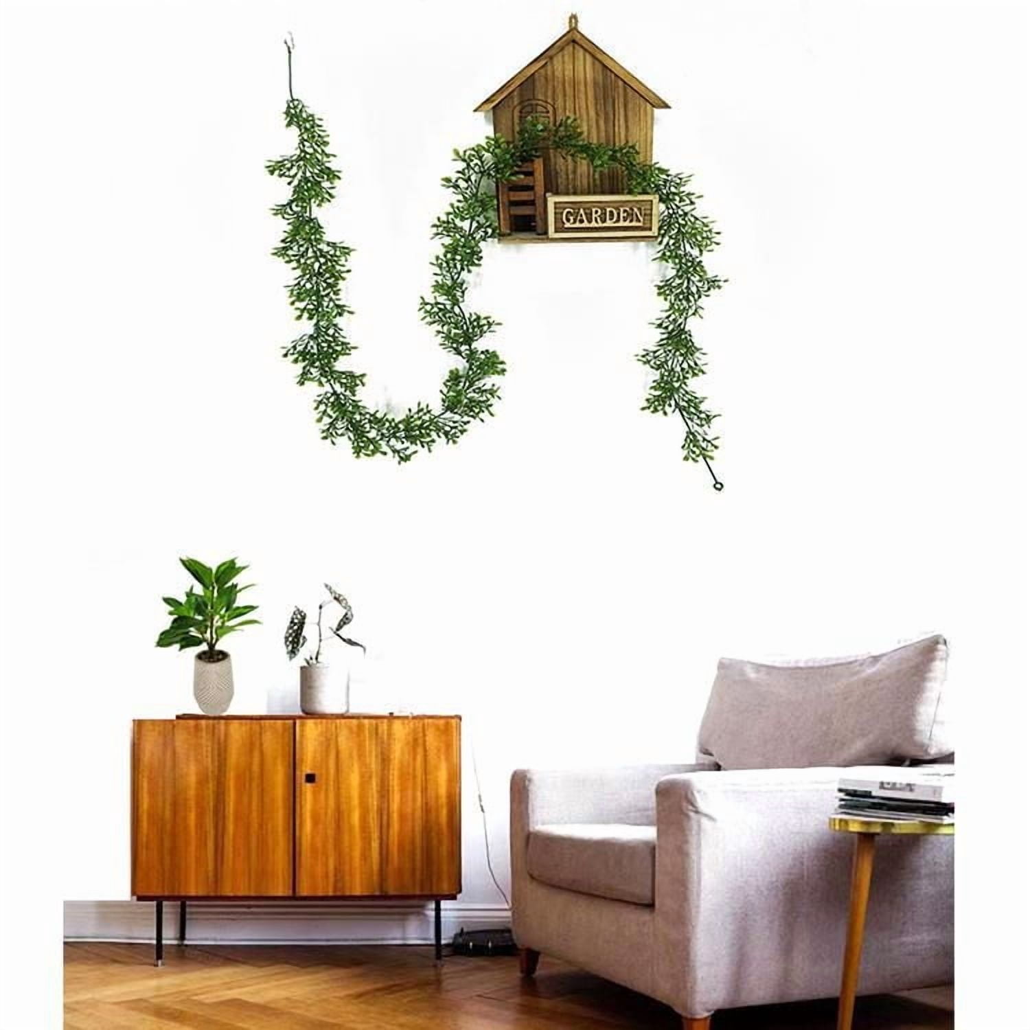 Lerman Decor's Artificial boxwood garland