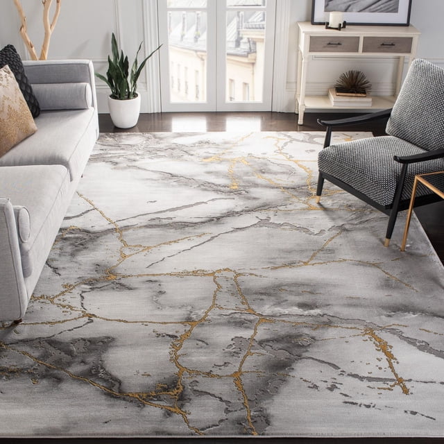 SAFAVIEH Tapis en Marbre Abstrait Paul 8 X 10 Pieds avec Motifs de Marbre Abstrait Gris Tourbillonnant et Doré sur Fil Synthétique Doux, Posé sur des Planchers de Bois Franc Sombres entre un sofa Gris Pâle et un Fauteuil à Motifs dans un Salon Contemporain avec de Grandes Fenêtres et une table console Blanche, Idéal pour Ajouter une Touche Moderne aux collections de Tapis d'Accent.
