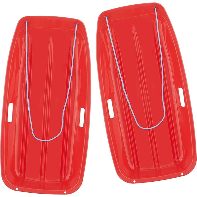Superio Luge de Neige pour Enfants, 35 Pouces de long, Rouge, Présentée en Lot de 2. Chaque Luge Présente un design en Plastique durable et Léger avec des Canaux Rainurés pour la Vitesse et la Capacité de Sculpture. Comprend des Cordes de Traction Bleues pour un Transport Facile. Convient à un Cycliste et Conçue pour le Plaisir des sports d'Hiver.