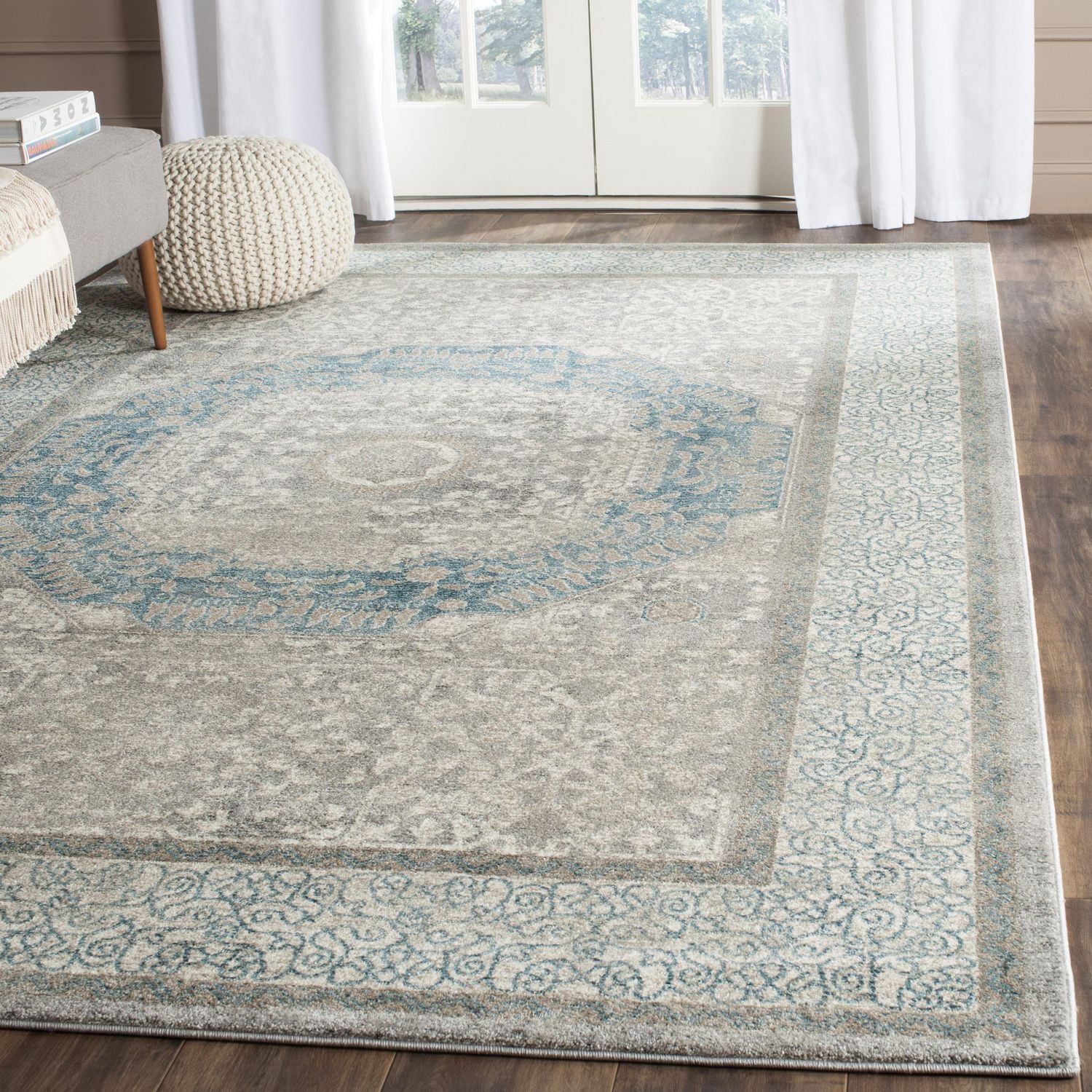 Safavieh Sofia Waylon Geometric Bordered Area Rug