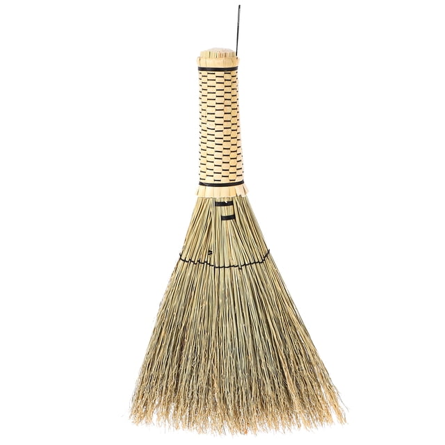 Balai Fouet à Maïs Petit Balai à Maïs avec Manche Court, Fabriqué en Matériau durable en Paille Tressée. Ce mini Balai à Main Présente des Poils de Paille Naturels et un Manche Texturé, Idéal pour Enlever la Poussière dans les Petits Espaces comme les tables, les Armoires, les Intérieurs de Voiture, et Plus.