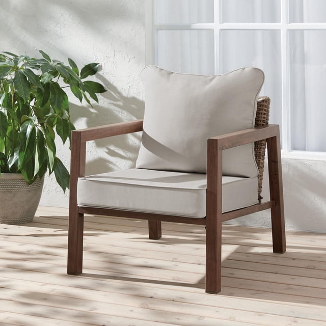 HOMETRENDS Coussin d'Assise Profond de Luxe beige sur une Chaise d'Extérieur en Bois avec Dossier Tressé, Doté d'Un Tissu Hydrofuge et Traité aux UV Conçu pour les Repas et Réceptions en Plein Air sur une Terrasse en Bois Clair.