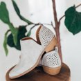 thumbnail image 1 of Chaussures pour Femmes Rétro Couleur Unie Talon Bas Creux Mode Bottines en Cuir, 1 of 4