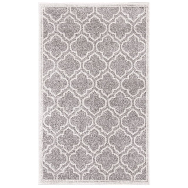 Safavieh Amherst Wilson Tapis Géométrique de Forme Rectangulaire avec Motif Géométrique Trèfle Répétitif en Gris Pâle et Blanc, Tissé Mécaniquement en Polypropylène durable pour une Utilisation Facile d'Entretien dans les Zones à Fort Passage Intérieur et Extérieur, Convient Aussi aux Espaces de Bureau.
