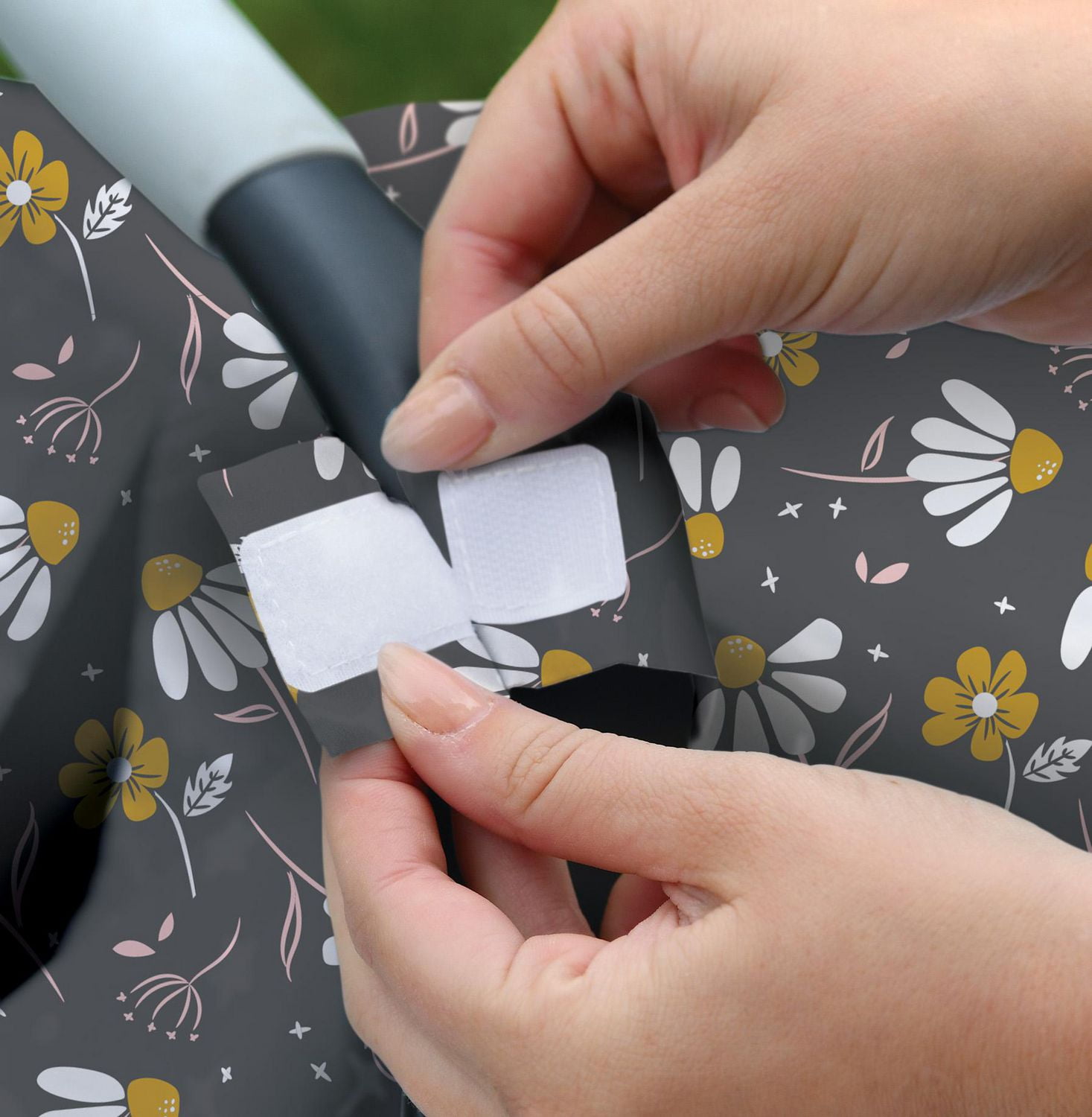 Sur la couverture de l'auvent Goldbug Girls Daisy