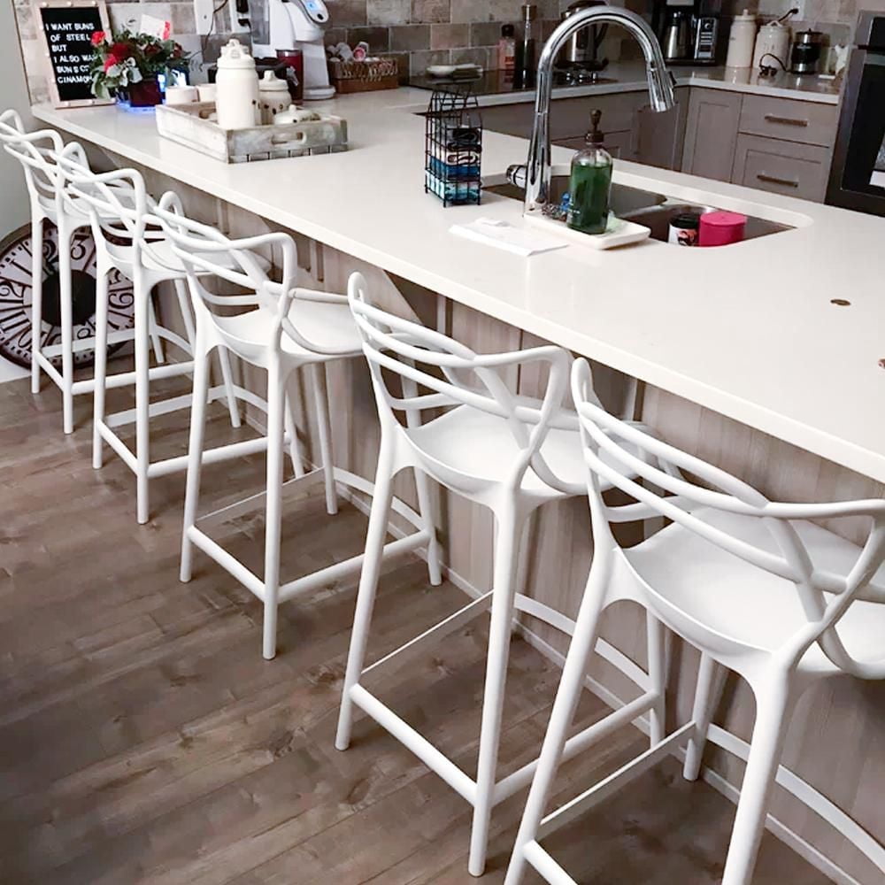 Ensemble de 6 tabourets de comptoir en plastique blanc de la collection Heavenly