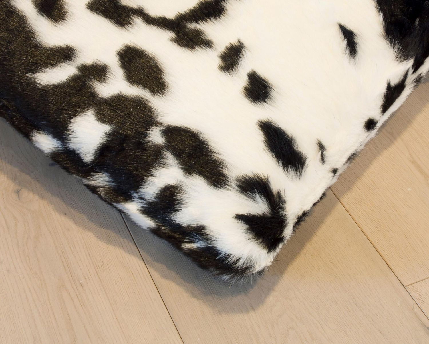 COUSSIN EN FAUSSE FOURRURE BELTON 18"X18" 2 PQT