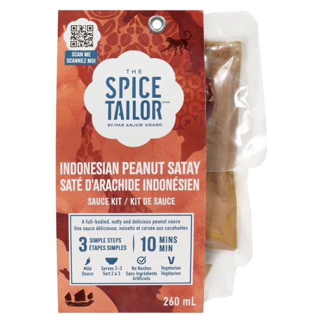 The Spice Tailor sauce aux Arachides Indonésienne Satay en Trousse de 260 ml avec une Étiquette Rouge-Orange Montrant le logo de la Marque et un Nom de Produit Bilingue, Décrivant une sauce aux Arachides Douce, Corsée et aux Noix, Végétarienne, Sans Ingrédients Artificiels, et Prête en 10 minutes avec 3 Étapes Simples, Accompagnée de Deux Sachets Transparents Contenant des Ingrédients de sauce.