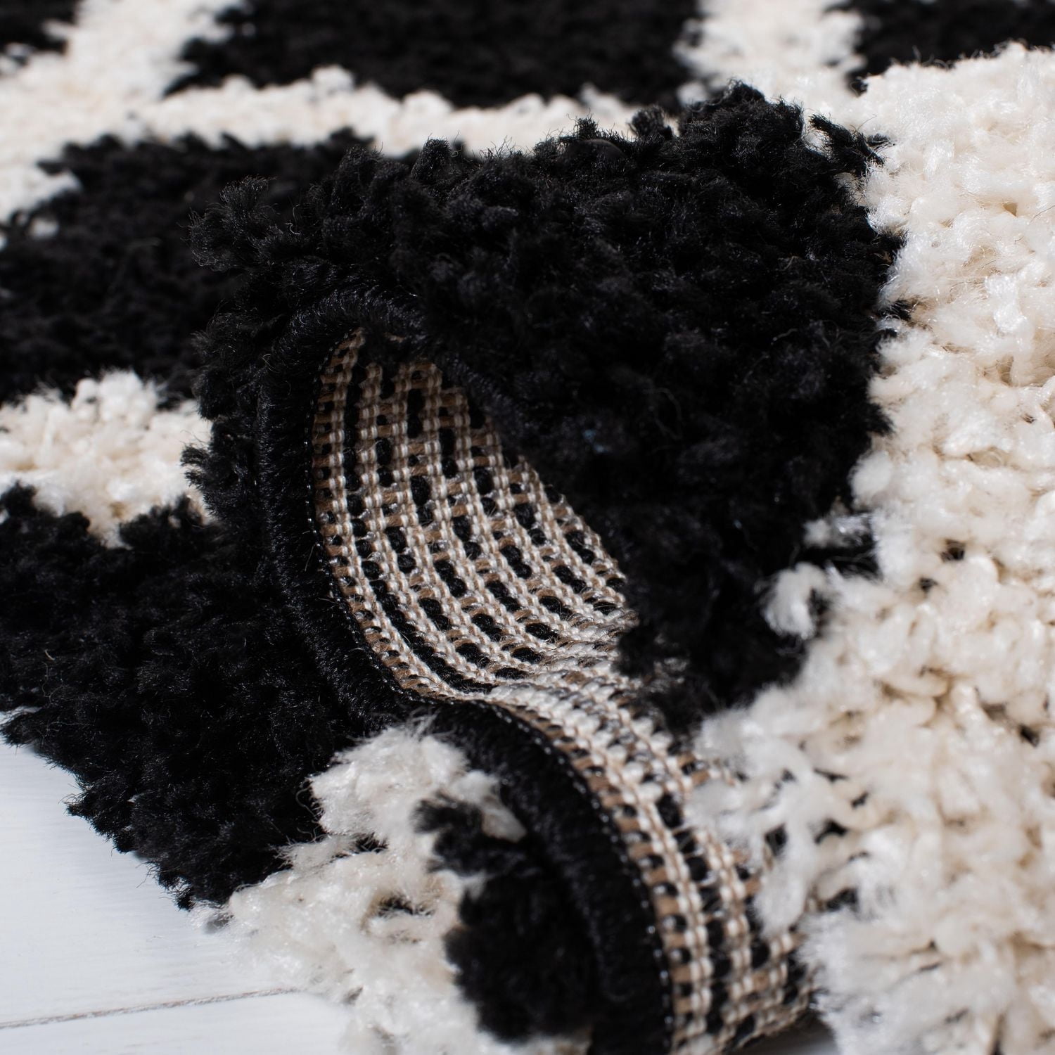Safavieh Dallas Jerrie Geometric Shag Area Rug