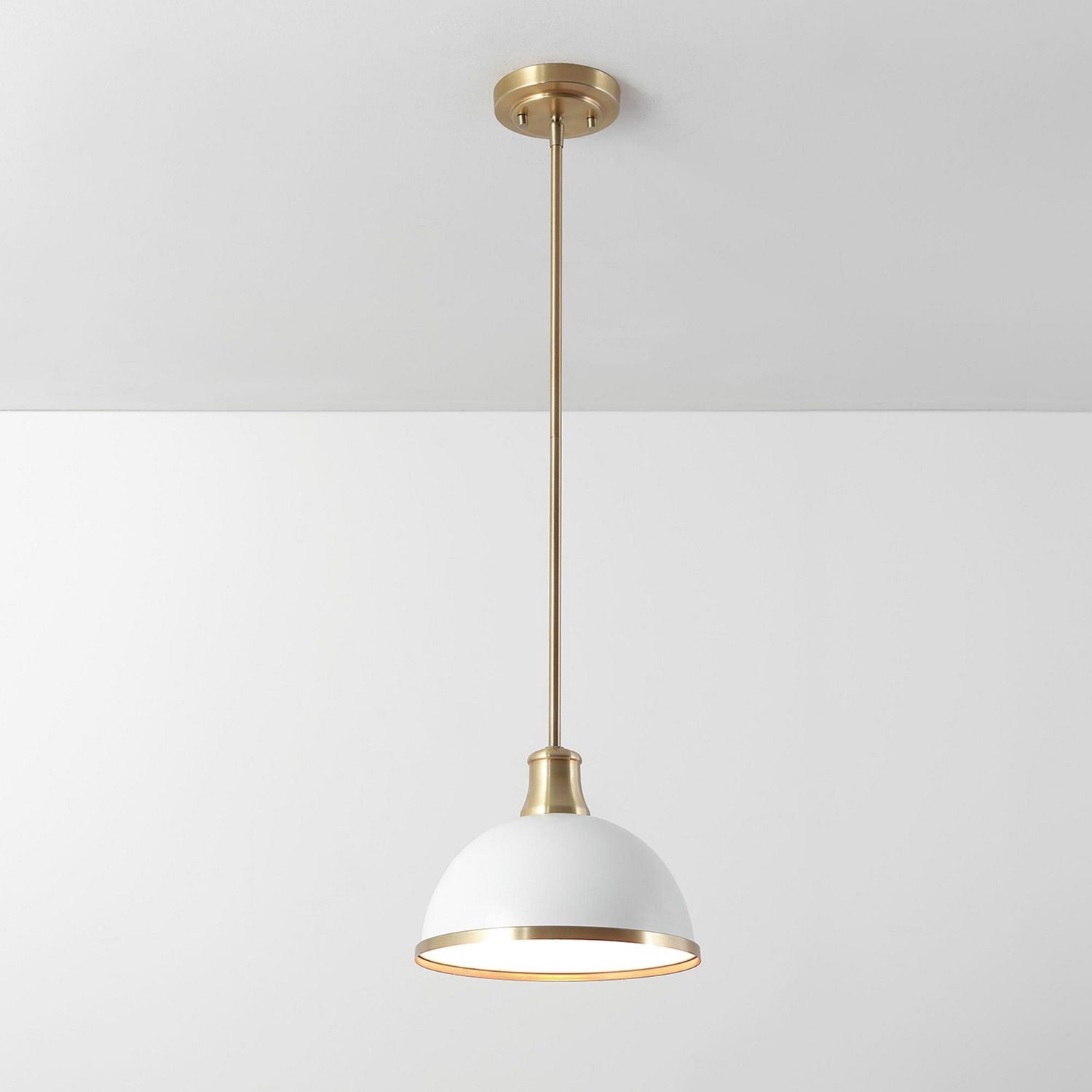Globe Electric Luminaire suspendu à 1 ampoule Beckett, blanc mat, accents laiton mat