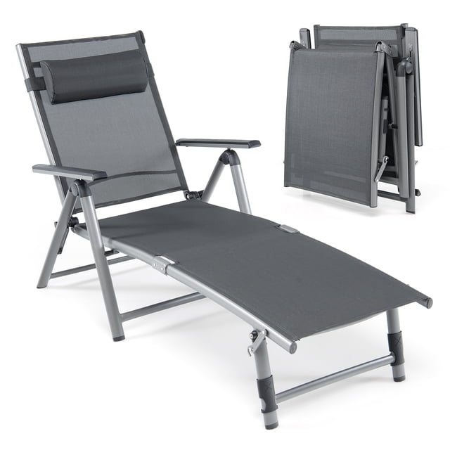 Patiojoy Chaise Longue d'Extérieur avec design Pliant et Dossier Réglable à 8 Niveaux, Idéale pour les Meubles de patio Ou les Sièges d'Extérieur. Montrée en Gris avec un Cadre en Aluminium Robuste et un Tissu Respirant. Comprend un Oreiller d'Appui-tête Amovible pour un Confort Accru. Convient à la Détente au Bord de la Piscine Ou au Rangement compact une Fois Pliée.