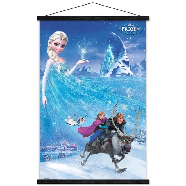 La Reine des Neiges de Disney - Affiche Murale Aventure en une Feuille, 22,375 Po x 34 Po Représentant Elsa dans une Robe Bleu Étincelant Lançant la Magie de Glace, Olaf le Bonhomme de Neige Flottant à Proximité, et Anna et Kristoff Chevauchant Sven le Renne à Travers un Paysage Enneigé avec un Château de Glace et un Fond de Montagne, Convient à la Décoration Murale de Chambre Ou de Salle de Jeux.