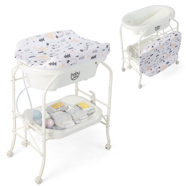 Babyjoy Table à Langer pour Bébé avec Baignoire en Blanc, Présentant un design Pliant et portable avec Roues. la Table Comprend un Tapis à Langer en PVC Imperméable avec des Motifs Ludiques, une Baignoire Intégrée avec un Plateau Courbé et un Système de drainage, et Plusieurs Compartiments de Rangement pour les Essentiels pour Bébé. Fabriquée avec un Cadre en Acier Robuste et Certifiée pour la Sécurité, Elle Convient aux Bébés de 0 à 12 Mois. la Table Est Présentée à la Fois dans des configurations Déployées et Pliées.