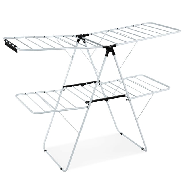 Gymax Étendoir à Vêtements à 2 Niveaux, Séchoir Pliable avec design à Ailes de Mouette à Hauteur Réglable. l'Étendoir Présente un Cadre en Acier Enduit de Poudre Blanc et Noir avec Deux Niveaux de Séchage, Ailes Ajustables et 33 Poteaux de Séchage avec 26 Pinces à Chaussettes. Sa structure Triangulaire Assure la Stabilité, et Il Convient pour Sécher les Vêtements, Serviettes, Couettes et Chaussures. le design Pliable Permet un Rangement compact, le Rendant Idéal pour une Utilisation Intérieure Ou Extérieure.
