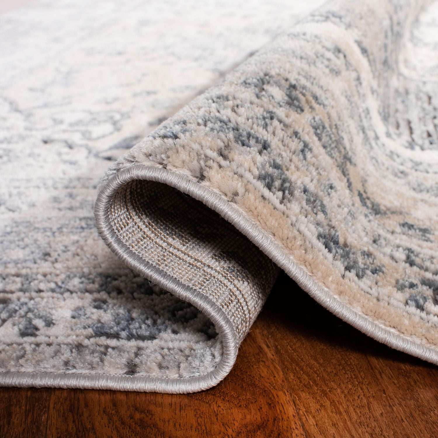 SAFAVIEH Oregon Gertrude Distressed Traditional Area Rug