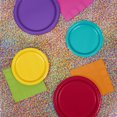 thumbnail image 2 of Nappe en plastique à paillettes prismatiques or, 2 of 2