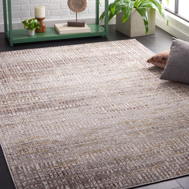 SAFAVIEH Palma Tristen Tapis Abstrait Présentant un Motif Abstrait Atténué dans des Tons beige, Brun et Or, Tissé Mécaniquement à Partir de Fibres de 75 % Polypropylène et 25 % polyester, Exposé sur un Plancher de Bois Franc Foncé Près des Étagères Vertes et des Plantes, Convient pour Ajouter une Touche durable à la Déco de la Maison.