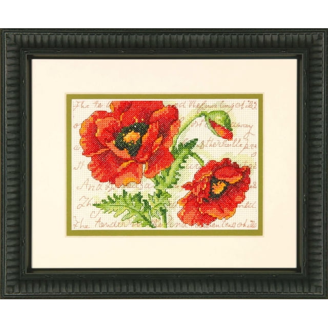 Paire de Coquelicots Comptés Cross Stitch Kit par Dimensions Présentant Deux Coquelicots Rouges avec des Tiges et des Feuilles Vertes Cousus sur 14 Unités en Tissu Aida Ivoire, Encadrés dans un Cadre Texturé Noir avec Passe-Partout Crème et Bordure Vert olive, Mettant en Valeur une Oeuvre d'Art Point de Croix Comptée Détaillée avec un Subtil Arrière-Plan en script, Souvent Utilisée pour des Oeuvres Murales Décoratives.