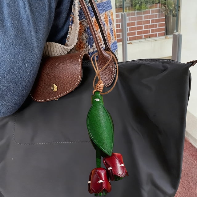 EGNMCR Advanced Sense Tanned Leather Cowhide Car Rearview Mirror Decoration Bag Pendant Keychain Decoration Artificial leather keychain