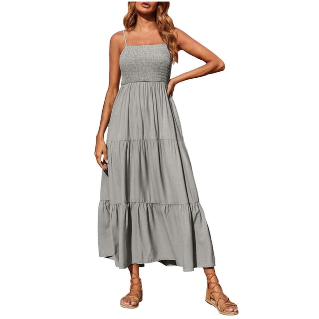 Robe Bohème pour Femmes, une Robe maxi Grise Sans Manches avec Bretelles spaghetti et Corsage Smocké. la Robe Présente un design à Étages et une Encolure Carrée, en Matériau polyester. Convient au Port Décontracté, aux Fêtes Ou au Quotidien en Toutes Saisons.