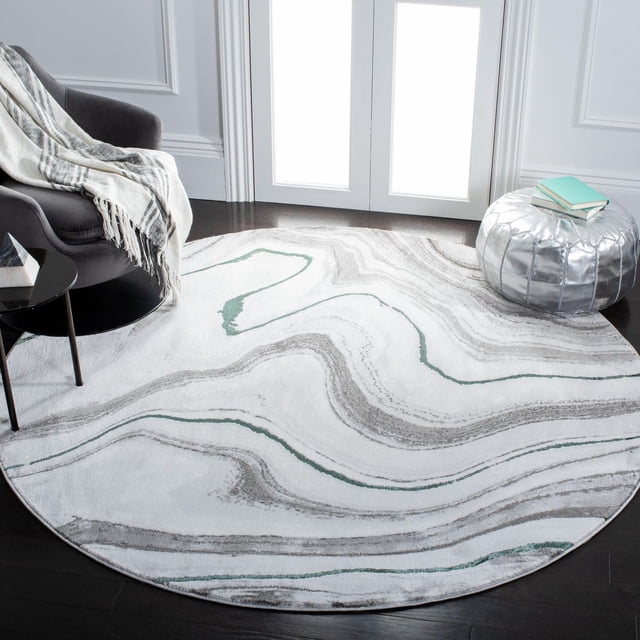 SAFAVIEH Tapis Abstrait Artisanal Angjelko, Tapis d'Accent Rond avec Motifs Abstraits Gris et Verts Tourbillonnants sur Fond Blanc, Fabriqué à Partir de Fils Synthétiques Doux pour la Durabilité et le Confort, Montré sur un Plancher de Bois Franc Foncé à Côté d'Un Fauteuil Gris avec un Jeté et un pouf Argenté avec des Livres, Convient à la Déco Contemporaine pour la Maison.