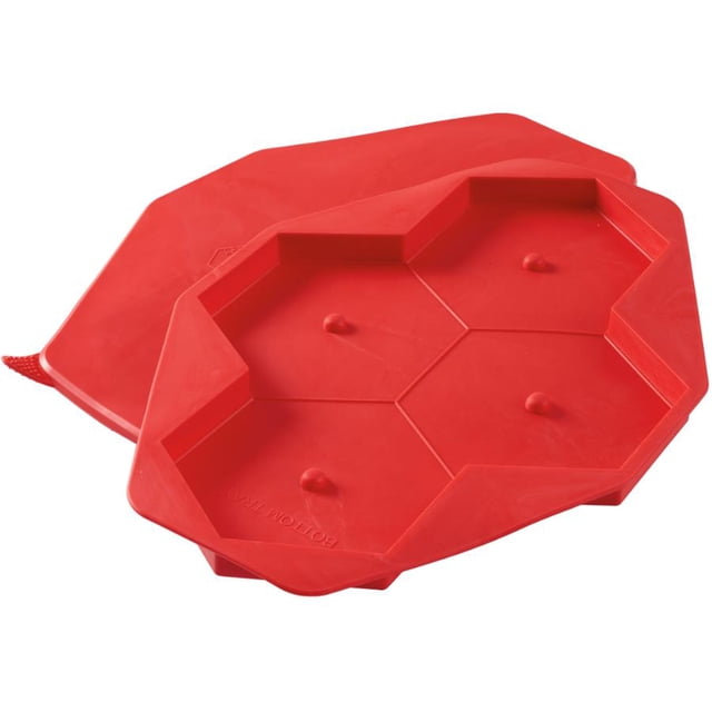 Burger Master MAX Presse à Burger et Contenant de Congélateur - 4 Pcs par Shape+Store. une Presse à Burger Hexagonale Rouge avec Quatre Compartiments Séparés pour Façonner et Congler des Galettes de Burger de 1/2 lb. la Conception Empêche l'Adhérence et Réduit la Combustion du Congélateur, la Rendant Idéale pour la Préparation des Repas et le Rangement.