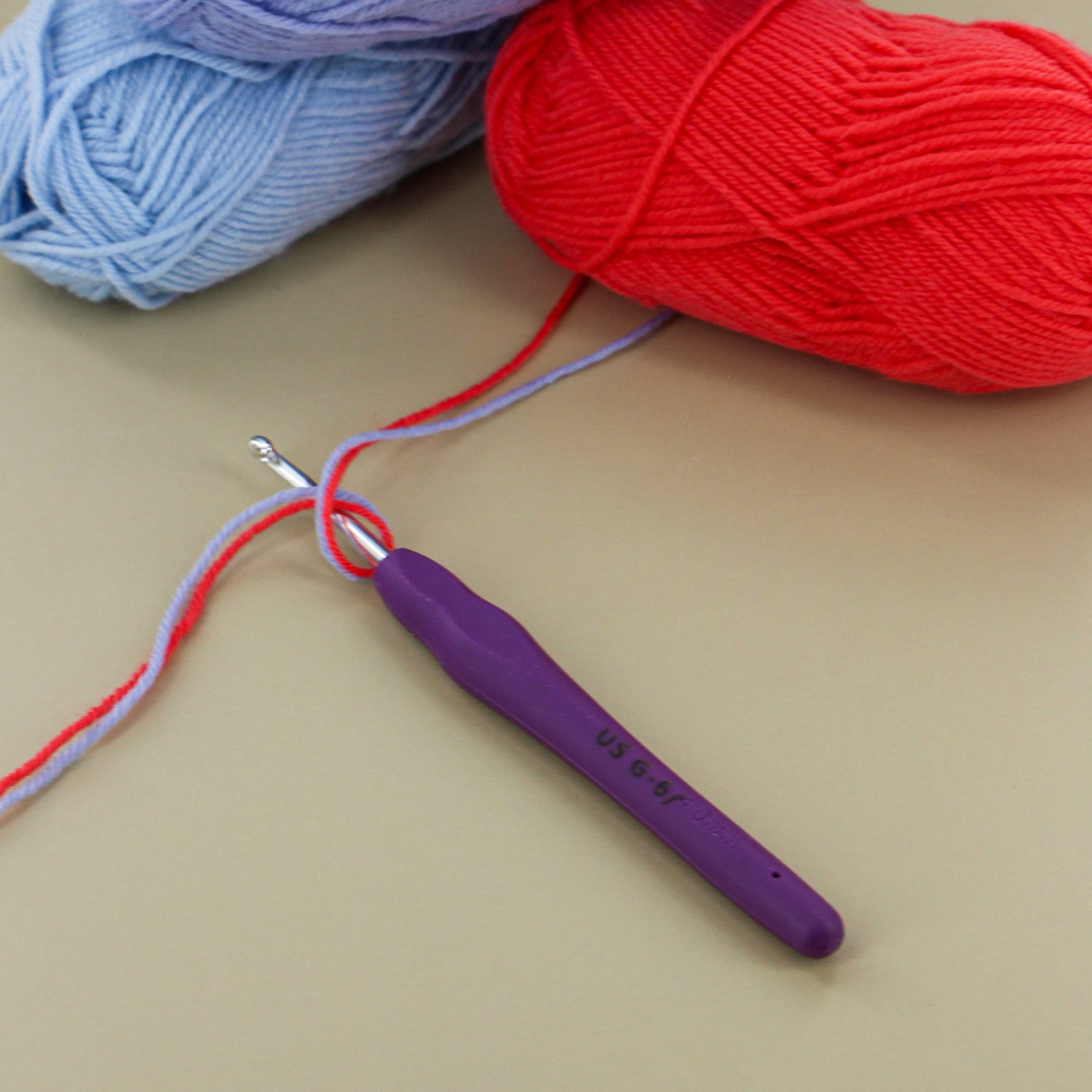 LOVE KNITTING Crochet à prise ergonomique, 14 cm (5,5 po), 4 mm (US G-6)