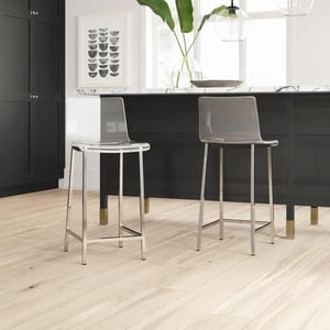 Tabouret acrylique clair avec jambe Chrome – Tabouret minimaliste avec siège transparent, repose-pieds, design moderne pour les bars, les cuisines et les espaces contemporains