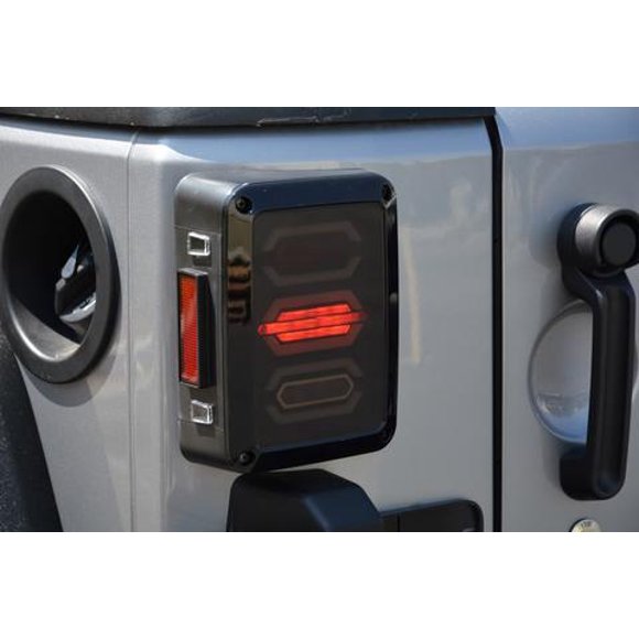 Convient pour Jeep Wrangler JK DV8 Offroad 2007-2018 Assemblage de Feu Arrière - Lentille Fumée LED TLJK-02; Boîtier Noir; Motif de Lumière Octogon; Freins et Clignotants; Ensemble de 2