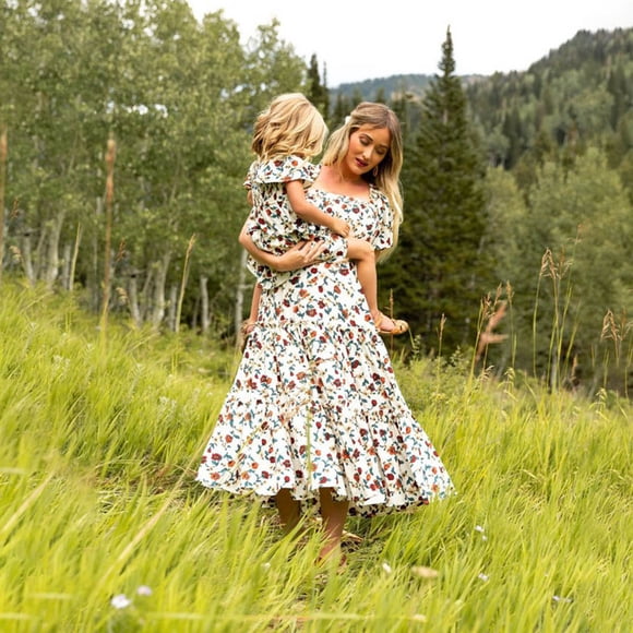 HAWEE Mommy and Me Dresses Floral Printed Ruffles Short Sleeve Beach Mom Daughter Family Matching Outfits Long Maxi Dress