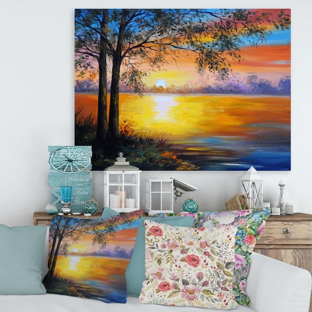 Designart Arbre du Soir Près du Lac Art Mural sur Toile Représentant un Paysage Traditionnel d'Un Coucher de Soleil au-Dessus d'Un Lac avec une Grande silhouette d'Arbre au Premier Plan, Imprimé sur Toile de Coton de Qualité Supérieure avec des Encres Résistantes à la Décoloration, Enveloppé pour Galerie avec le design s'Étendant sur les Côtés, Prêt à Accrocher et Adapté pour Compléter la Déco de la Maison avec des Coussins Floraux et Pittoresques Assortis.
