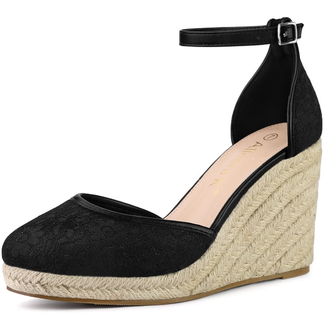 BLISSFUL STEP Sandales Compensées à Lacets pour Femmes en Noir, Taille 7. Ces Sandales Présentent une Tige en Dentelle, un Bout Fermé et une Bride de Cheville Ajustable avec Décor de Boucle. le Talon Compensé à Plateforme Mesure 3 8/9 Pouces, et la Hauteur de la Plateforme Est de 1 Pouce. la Semelle Extérieure Est en EVA et TPR, Offrant Durabilité et Confort. le design de l'Espadrille Ajoute une Touche Stylée, Convient aux occasions Décontractées Ou Semi-Formelles.
