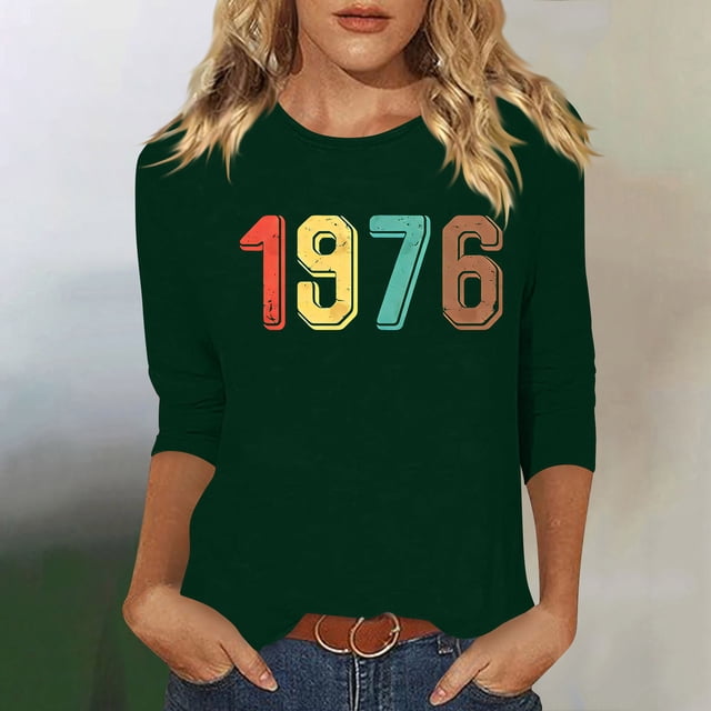 Uootdi Hauts pour Femmes Manches 3/4 Col Ras du Cou 1976 Imprimé Arc-en-Ciel Rétro Coupe Décontractée T-Shirts Nostalgiques pour Escapade d'Été Cadeau