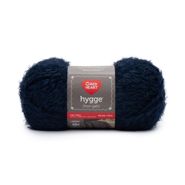 Red Heart® Hygge™ Fil Bleu Marine Foncé, une Grosse Pelote de Fil Mélangé Acrylique-Nylon #5 Pesant 5oz/141g avec 132 yards de Longueur, Offrant une Finition Douce et Texturée Idéale pour des Projets Douillets de Tricot, crochet et Bricolage.