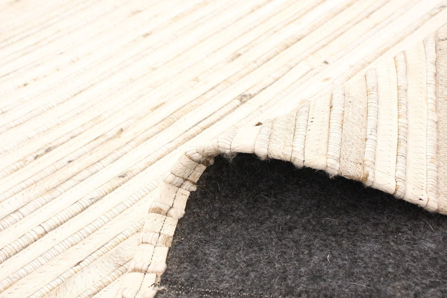 ECARPETGALLERY Tapis Fait à la Main pour Salon, Salle à Manger et Chambre à Coucher Contemporain Collection Patchwork en cuir 5'3" x 7'4" en Ivoire