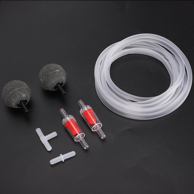 Aquarium Oxygen Pump Fittings, Air Pump Accessories, Three-Way Fish Tank For Aquarium. The set includes a transparent plastic pipe, two air stones, two check valves with red accents, and two plastic connectors. Designed for fish tanks and aquariums, these accessories help regulate oxygen flow and prevent water backflow. Suitable for easy connection and operation.