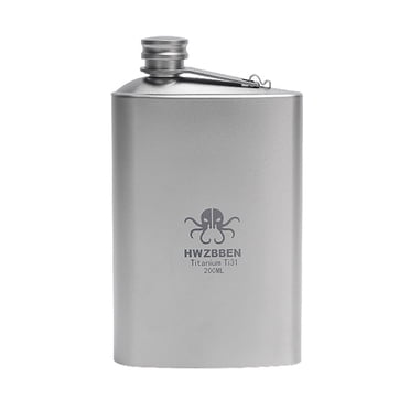 Graflsoa HWZBBEN Ti31 Flasque de Camping Compacte en Titane pour Aventures en Plein Air, Capacité de 200 Ml/250 ml, Poids Léger 70 g, Matériau Ti Durable, Conception Portable 8,1 X 13,9 X 2,7 cm